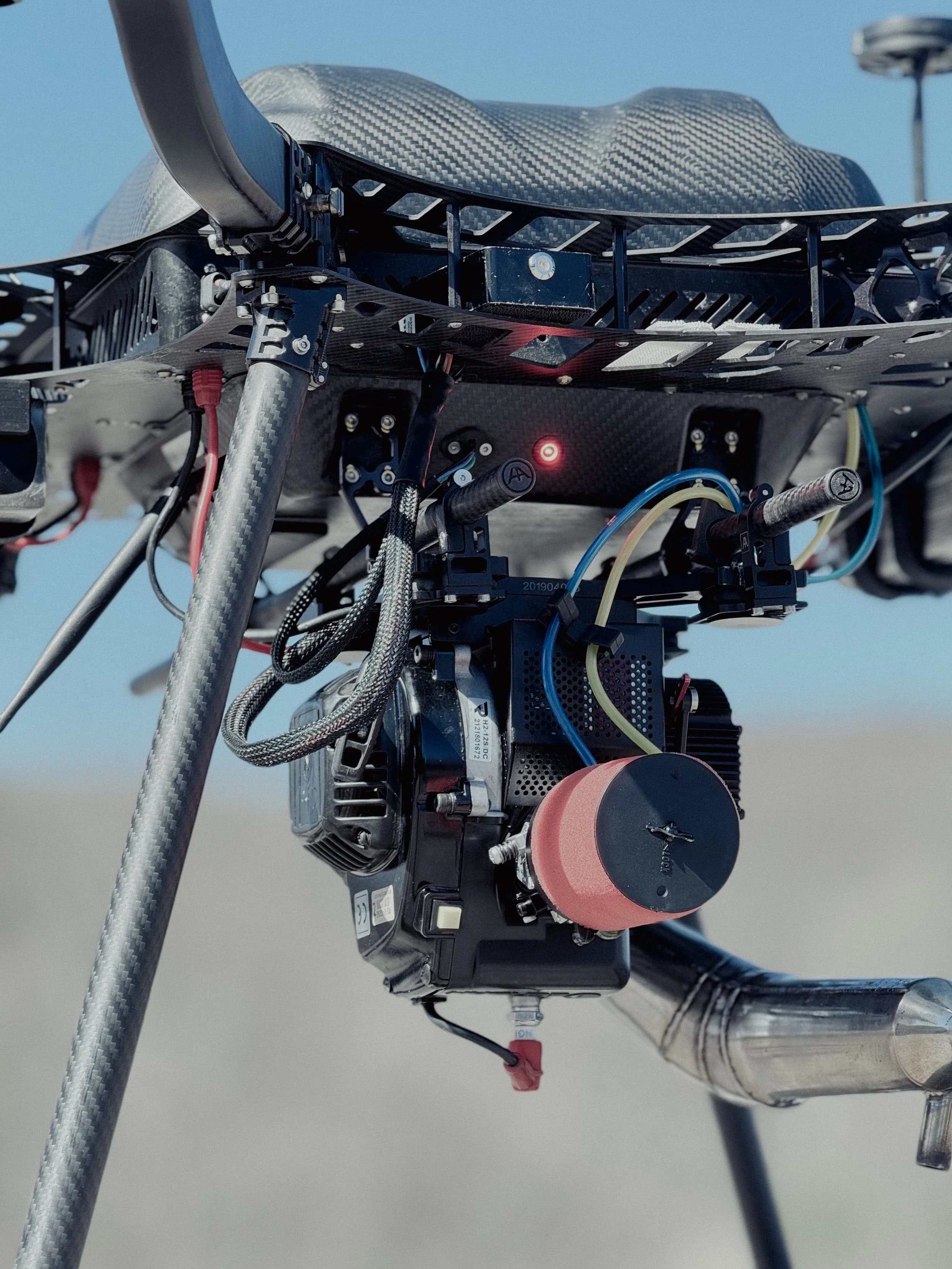 Plataforma de dron industrial híbrido de gas para operaciones de vuelo extendido